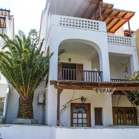 Penzion In Studio - Amorani Is A Few Steps From The Bus Stop, 200m From The Square Of Quain