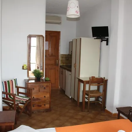 In Studio - Amorani Is A Few Steps From The Bus Stop, 200m From The Square Of Quain