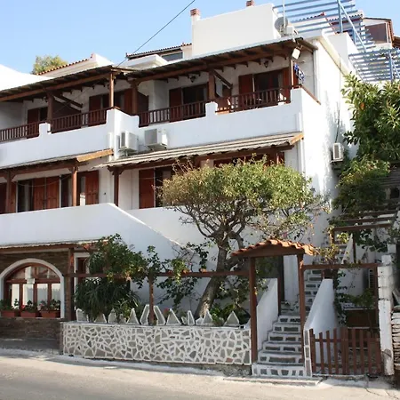 In Studio - Amorani Is A Few Steps From The Bus Stop, 200m From The Square Of Quain
