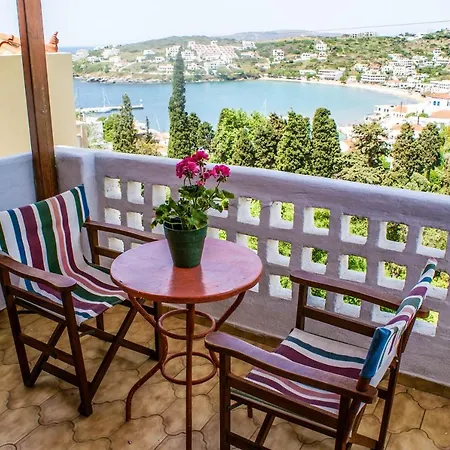 In Studio - Amorani Is A Few Steps From The Bus Stop, 200m From The Square Of Quain Batsi (Andros)