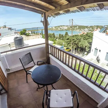 Guest house In Studio - Amorani Is A Few Steps From The Bus Stop, 200m From The Square Of Quain *